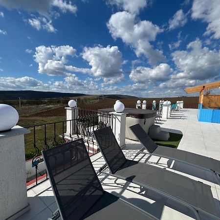 Danelis Hotel Edeleny Exterior photo