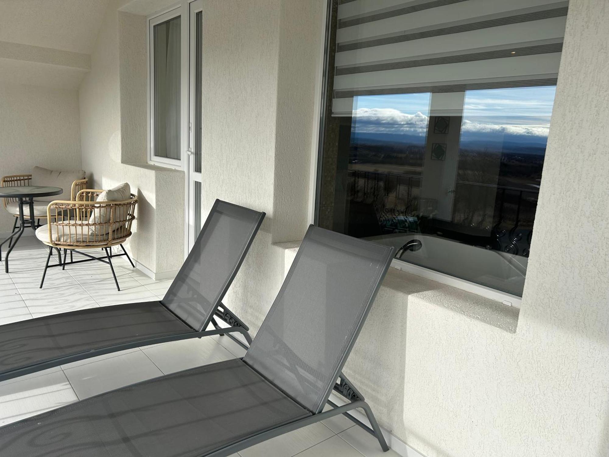Danelis Hotel Edeleny Exterior photo